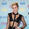 Miley Cyrus : tenue 100% cuir aux Teen Choice Awards 2013