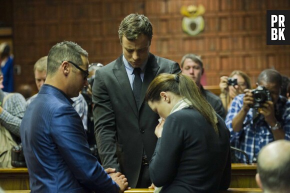 Oscar Pistorius et ses proches, le 19 août 2013 au tribunal de Pretoria