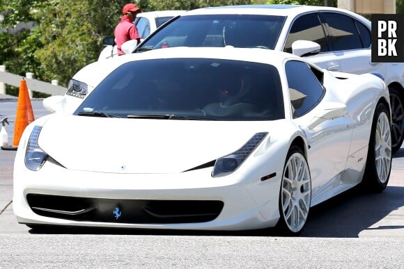 Justin Bieber arrêté au volant de sa Ferrari blanche