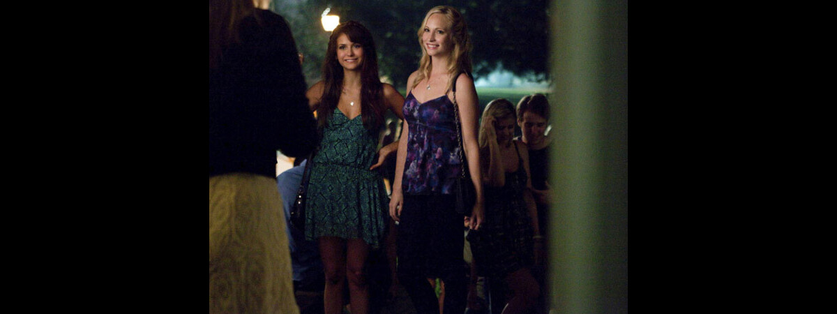 Photo : Vampire Diaries saison 5, épisode 1 : Elena et Caroline à une