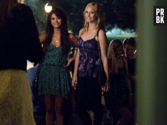 Vampire Diaries saison 5, épisode 1 : Elena et Caroline à une soirée