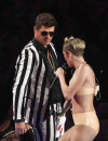 Robin Thicke et Miley Cyrus : twerk collé-serré sur la scène des MTV VMA, le 25 août 2013