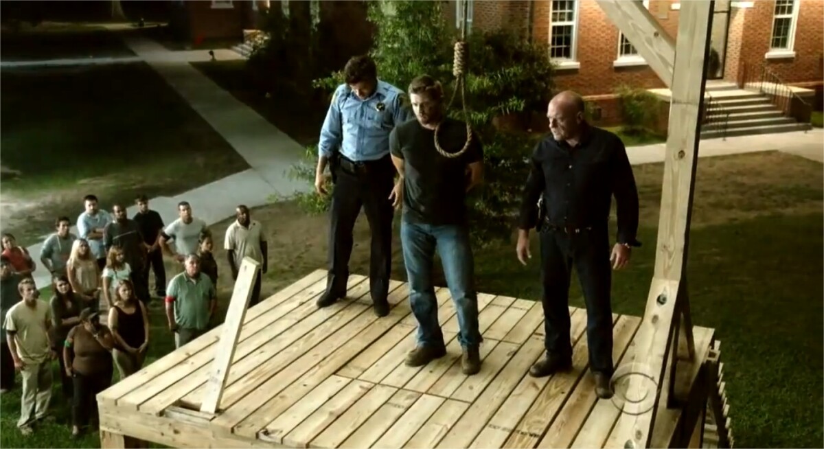 Photo : Under the Dome saison 1, épisode 13 : Barbie pendu ? - PureBreak
