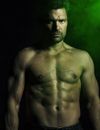 Arrow saison 2 : poster avec Manu Benett