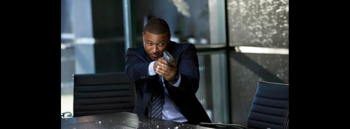 Photo : Arrow saison 2 : Diggle aura encore du travail - PureBreak