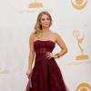 Kaley Cuoco sur le tapis rouge des Emmy Awards 2013