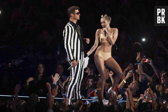 Robin Thicke et Miley Cyrus : twerk collé-serré sur la scène des MTV VMA, le 25 août 2013