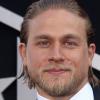 Fifty Shades of Grey : Charlie Hunnam reçoit des sous-vêtements de la part des fans