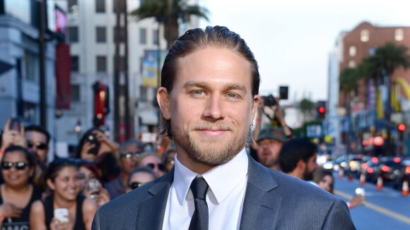 Fifty Shades of Grey : Charlie Hunnam innondé de culottes avant le tournage