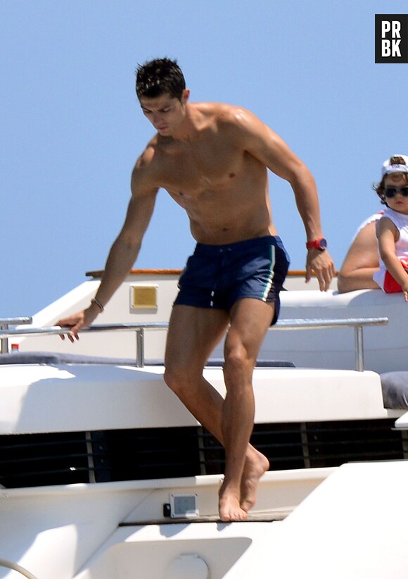 Cristiano Ronaldo : des abdos en béton