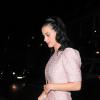 Katy Perry : en robe rose pâle de mamie lors d'une sortie en amoureux avec John Mayer à Londres