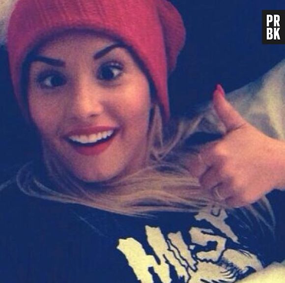 Demi Lovato se tape la pose avec Selena Gomez sur le plateau de X Factor le 7 novembre 2013