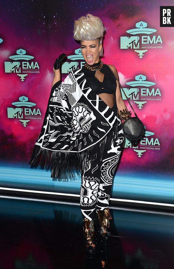 sur le tapis rouge des MTV EMA 2013 à Amsterdam, le 10 novembre 2013