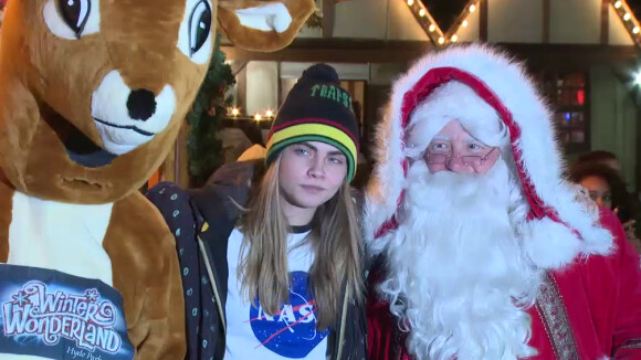 Cara Delevingne dans les bras du Père Noël à Hyde Park : ho ho ho !