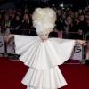 Et si Lady Gaga hébergeait sous ses robes tous les sans-papiers américains ?