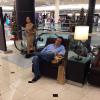 Miserable Men : quand les hommes subissent les séances shopping de leurs copines... (PHOTOS)