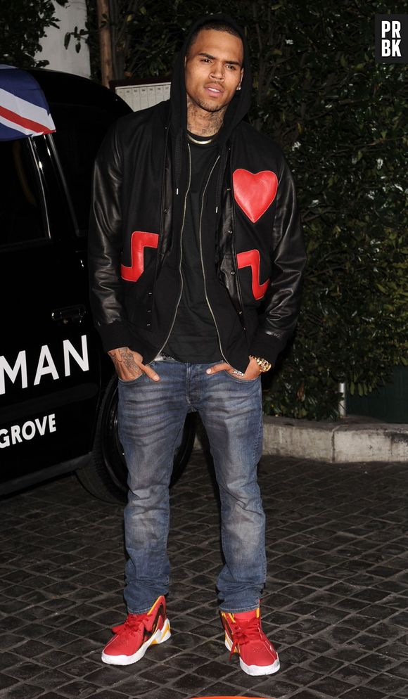 Rihanna brûle la lettre d'excuses de Chris Brown pour la nouvelle année