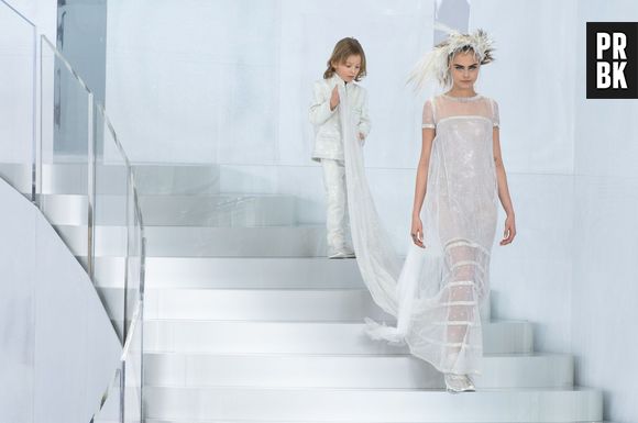 Cara Delevingne lors du défilé Chanel pour la Fashion Week de Paris le 21 janvier 2014