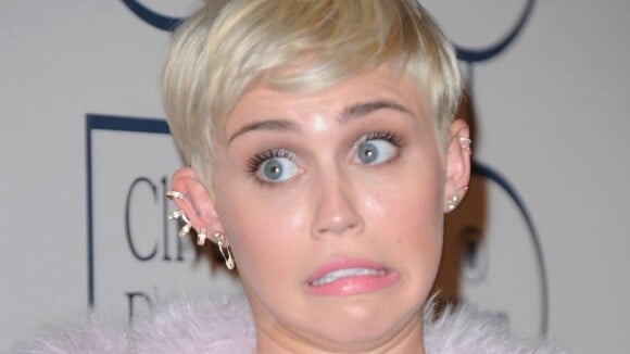 Miley Cyrus, Taylor Swift : grimaces et transparence pour une soirée pré-Grammy Awards 2014