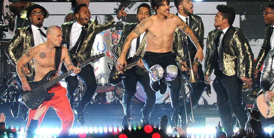Bruno Mars invite les Red Hot Chili Peppers au Super Bowl 2014 le 2 février 2014