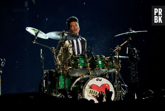Bruno Mars lors de son show au Super Bowl 2014 le 2 février 2014
