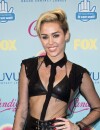 Miley Cyrus transparente aux Teen Choice Awards 2013