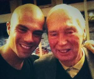 Max George et son grand-père David, en novembre 2013 sur Twitter