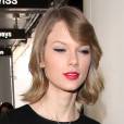 Taylor Swift : nouveau look et nouvelle coupe de cheveux, à l'aéroport de Los Angeles, le 12 février 2014