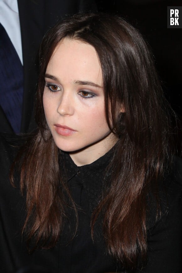 Ellen Page contente de se trouver à la soirée de lancement du jeu Beyond Two Souls le 2 octobre 2013