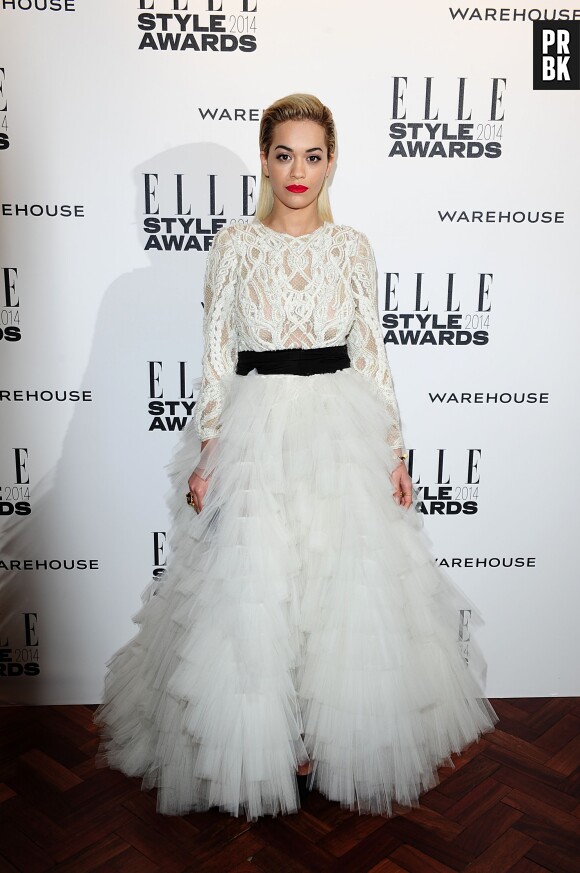 Rita Ora en blanc immaculé aux Elle Style Awards 2014 à Londres, le 18 février 2014