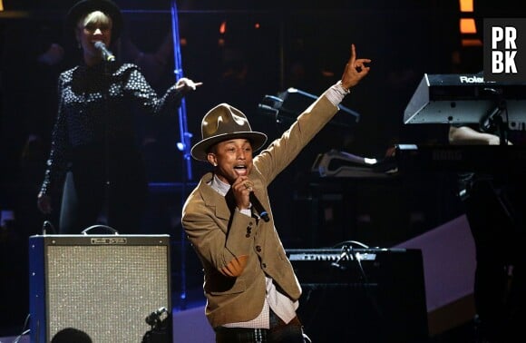 Pharrell Williams : il vend son chapeau des Grammys aux enchères