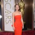 Jennifer Lawrence chute sur le red carpet des Oscars 2014 à Los Angeles