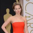 Jennifer Lawrence : nouvelle chute sur le red carpet des Oscars 2014 à Los Angeles