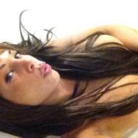 Kim (Les Marseillais à Rio) topless et décolletée : ses seins stars de Twitter