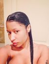 Nicki Minaj : toplesse et naturelle en selfie