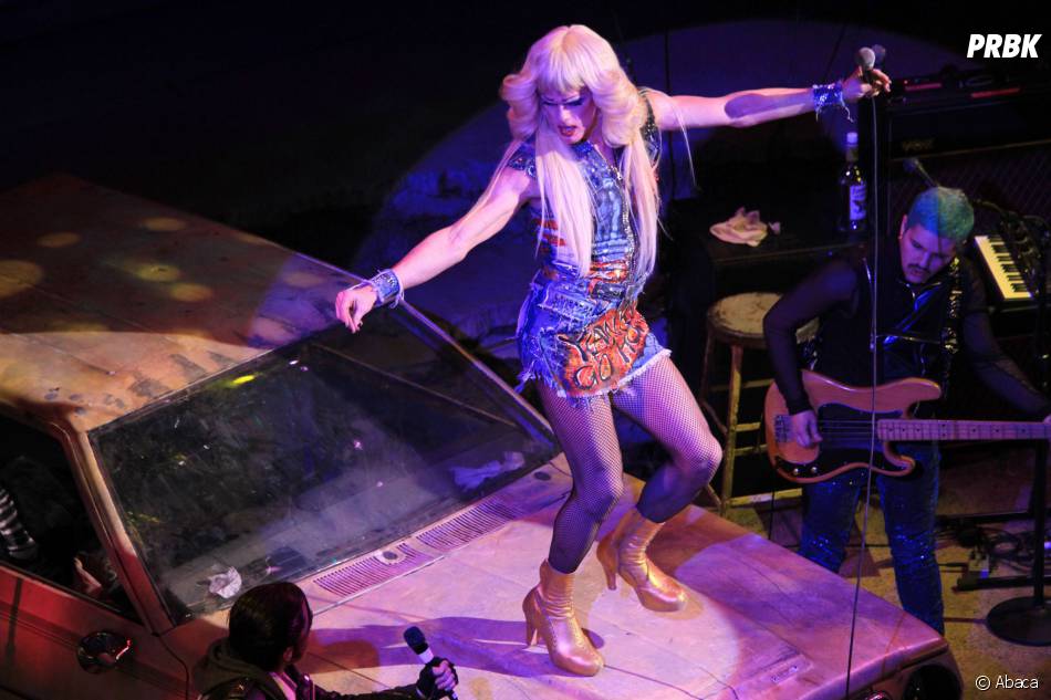  Neil Patrick Harris m&amp;eacute;connaissable en drag queen dans la com&amp;eacute;die musicale Hedwig and the Angry inch au Belasco Theater de New York, le 31 mars 2014 