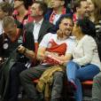 Franck Ribéry et sa femme Wahiba : complices et câlins à côté de Bastian Schweinsteiger lors du match de basketball FC Bayern Munich - Maccabi Tel Aviv, le 3 avril 2014