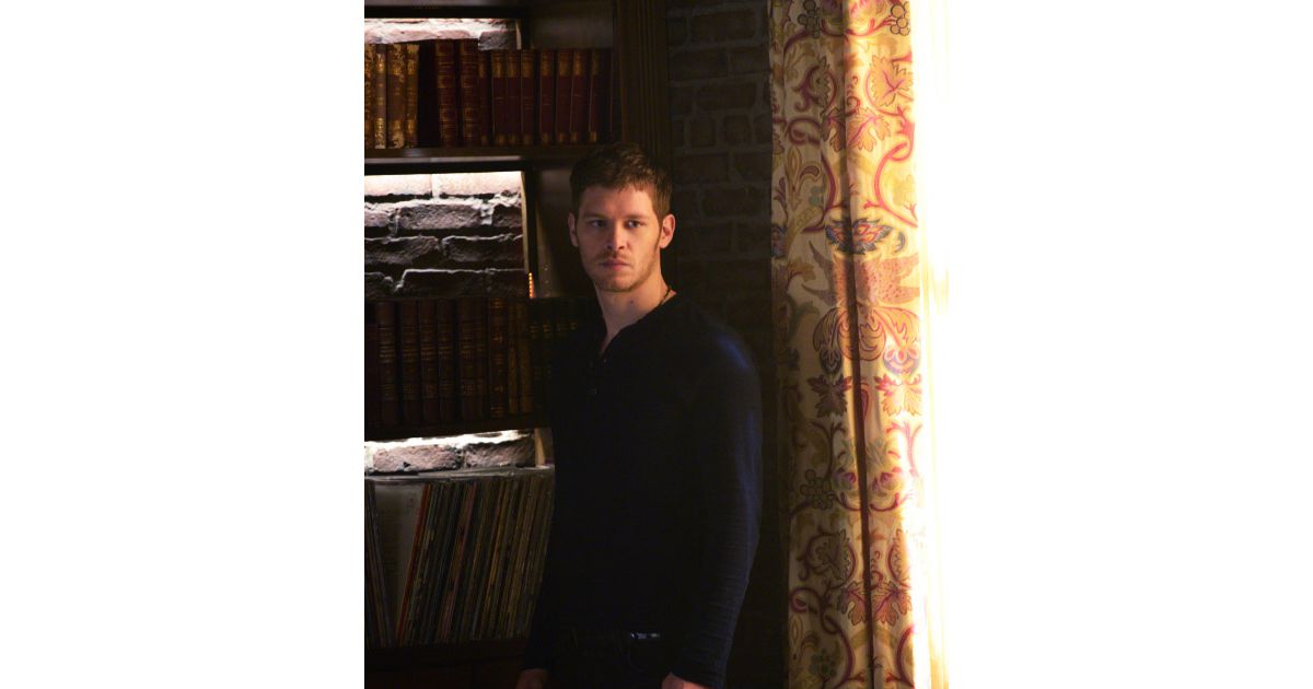 The Originals siason 1, épisode 19 : Joseph Morgan sur une photo