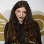 Lorde malade : "dégoûtée", la chanteuse doit reporter plusieurs concerts