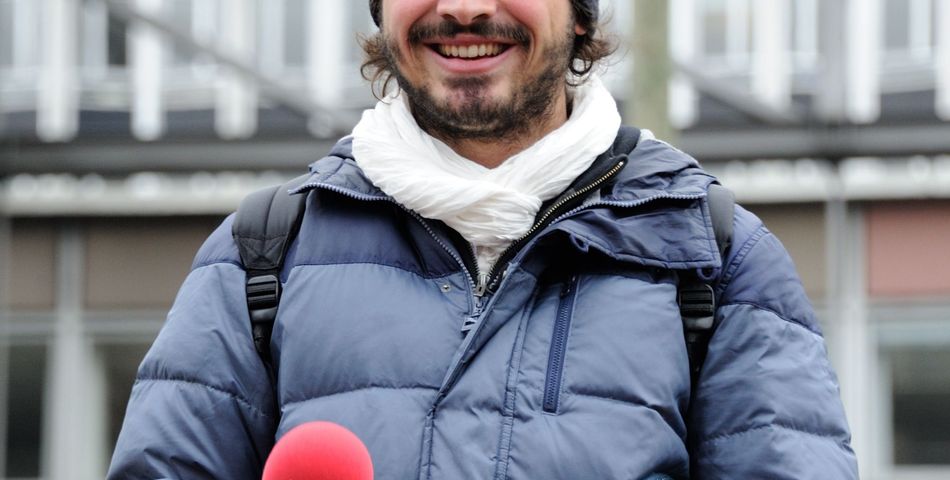  Maxime Musqua avec Jamel Debbouze et Toumi Djaidja &amp;agrave; Montparnasse pour l&#039;arriv&amp;eacute;e de la Marche du Petit Journal, le 20 novembre 2013 