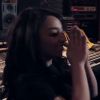 Zayra en studio d'enregistrement
