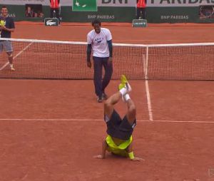 Roland Garros 2014 : Gaël Monfils lors d'une Battle de folie face à Laurent Lokoli