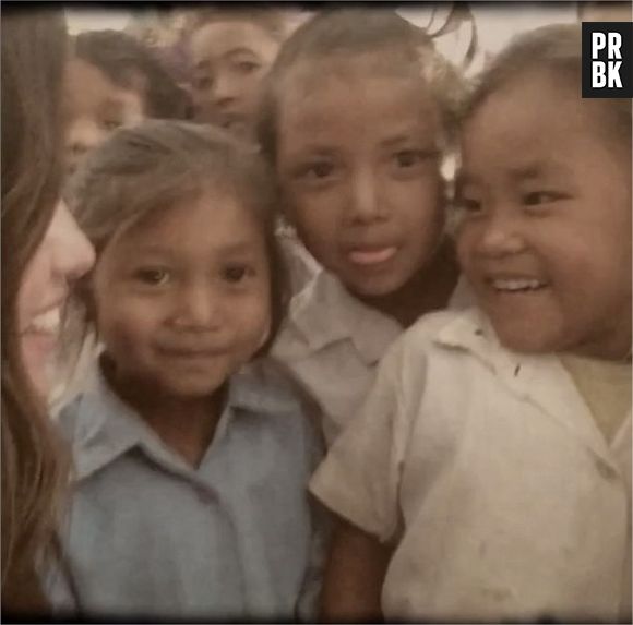 Selena Gomez : souriante et solidaire aux côtés d'enfants au Népal pour l'UNICEF