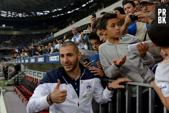 Karim Benzema prend la pose pendant France VS Paraguay, le 1er juin 2014 à Nice