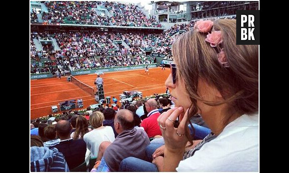 Laury Thilleman dans les tribunes de Roland Garros 2014