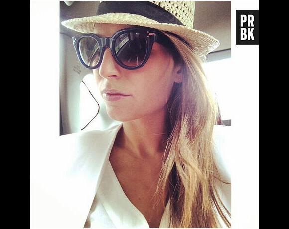 Laury Thilleman : lunettes stylées et chapeau de paille, le 1er juin 2014 sur Instagram
