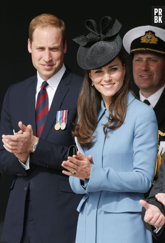 Kate Middleton et Prince William applaudissent les vétérans britanniques du Débarquement, le 6 juin 2014 à Arromanches