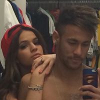 Neymar : selfie torse nu avec sa chérie après la victoire du Brésil au Mondial