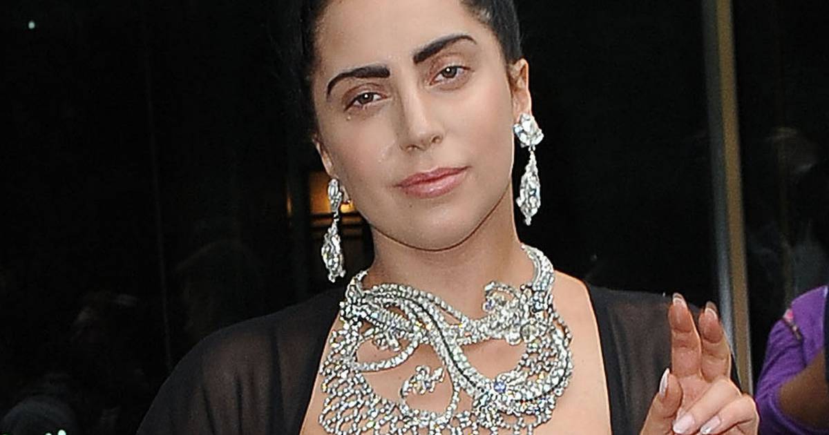 Lady Gaga montre ses seins dans un transparent, à New York le 12 juin 2014 Purebreak
