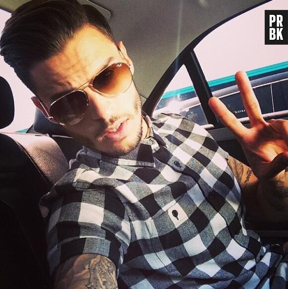 Baptiste Giabiconi accro aux selfies sur Instagram